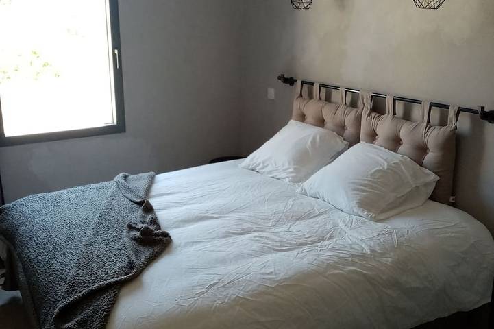 Location de vacances pour 2 personnes, animaux acceptés à Montaren-et-Saint-Médiers - 2