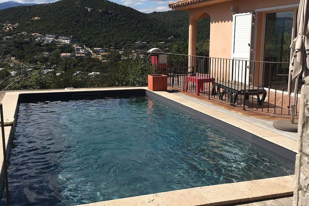 Comfortable villa with private pool 5 minutes from the beach in Zonza, Arrondissement de Sartène