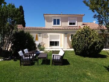 Gîte pour 7 personnes, avec vue ainsi que terrasse et piscine à Sainte-Croix-de-Quintillargues