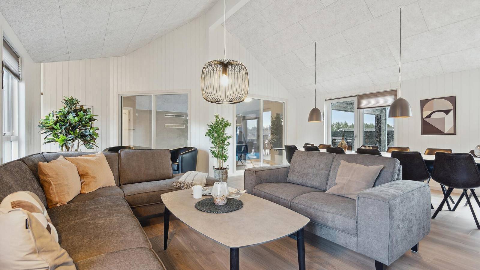 779 – Poolhaus in Ivenack für 26 Personen mit Outdoor-Spa und Aktivitätsraum in Ivenack, Mecklenburgische Seenplatte