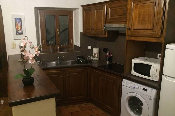 Authentic charming house in a quiet wooded park. in Saint-Jeannet, Mediterranean Coast (France)