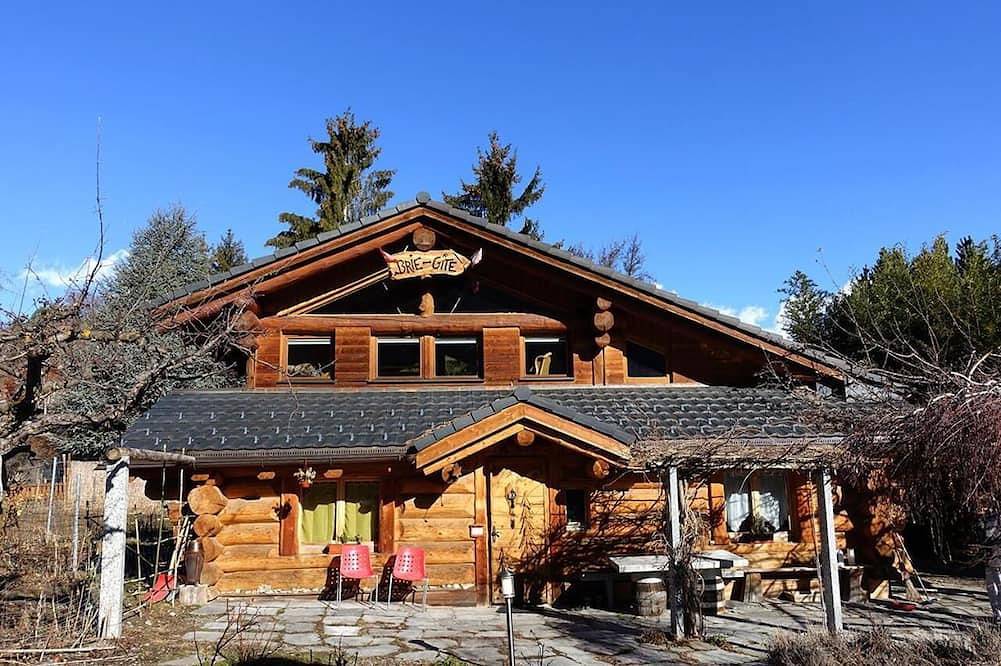 Apartamento entero, Studio with terrace (7 minutes from Vercorin) in Chalais (Suiza), Alpes del Valais