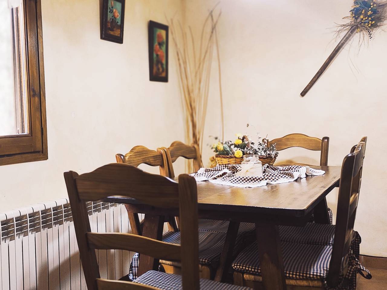 Appartement entier, Appartement "Pi" avec vue sur les montagnes, piscine partagée et Wi-Fi in Nave, Province de Lérida