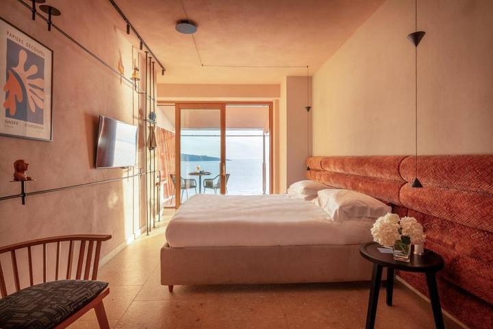 Hotel für 2 Personen, mit Balkon und Whirlpool sowie Terrasse und Pool in Meta
