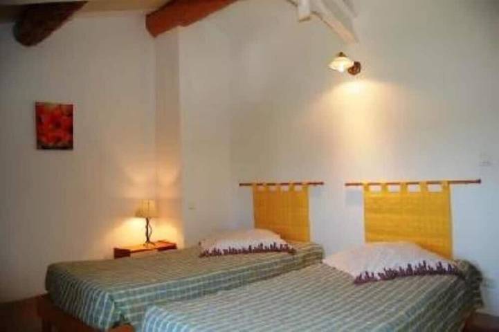 Location de vacances pour 8 personnes, avec terrasse et jardin, animaux acceptés à Saint-Quentin-la-Poterie - 3