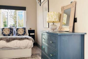 Log Cabin for 6 People in Bath, The Cotswolds, Photo 4