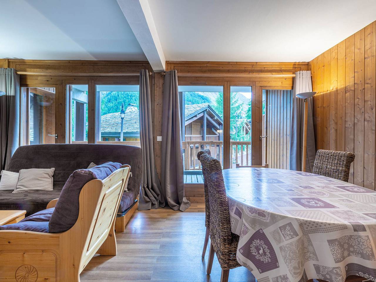 Geheel appartement, Spacious 3-room apartment with balcony, ski-in/ski-out, Wifi in Val-d'Isère in Val-d'Isère, Massif de la Vanoise
