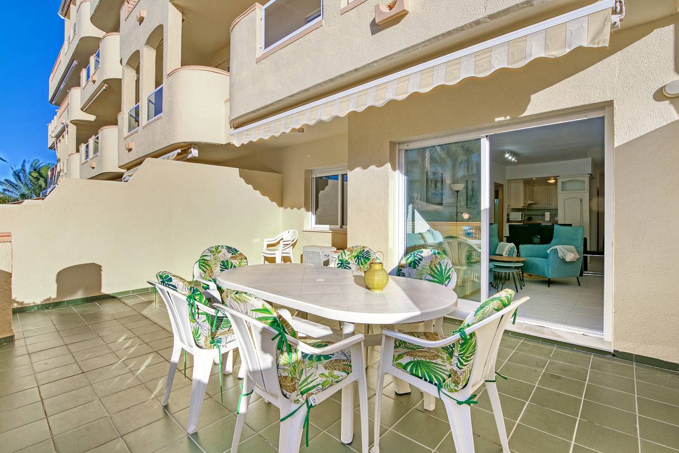 Entire apartment, Apartment "Brisas C2" with Shared Pool & Wi-Fi in Las Marinas, Dénia