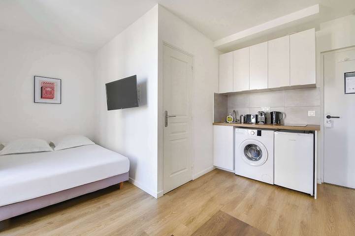 Ganze Wohnung, Beautifully furnished cosy studio with a street view in Ivry-sur-Seine, Val-de-Marne