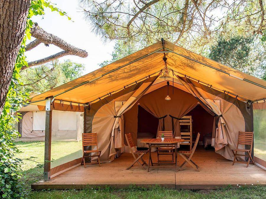 Camping Village Club L'Evasion  - Tente en toile et en bois 5 personnes - Lodge sans sanitaire in Puy-l'Évêque, Quercy