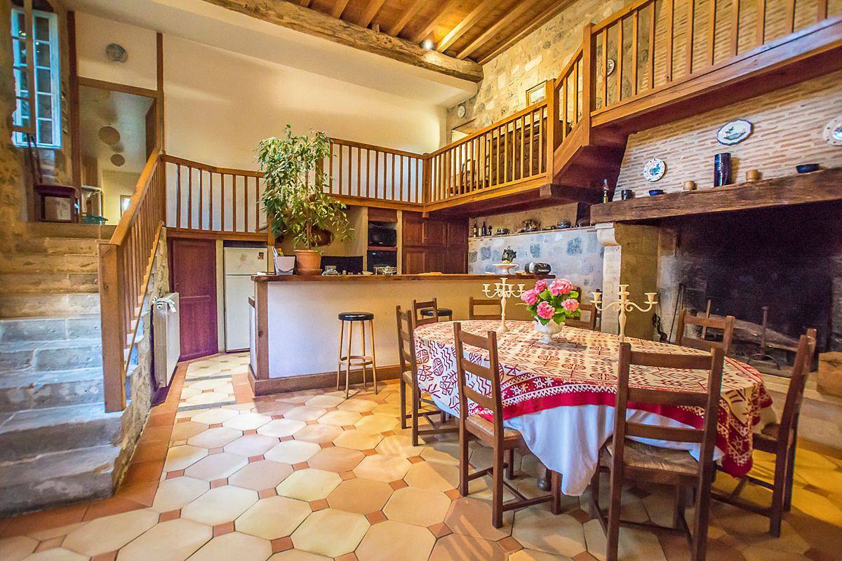 Château pour 24 personnes avec terrasse in Poudenas, Région de Nérac