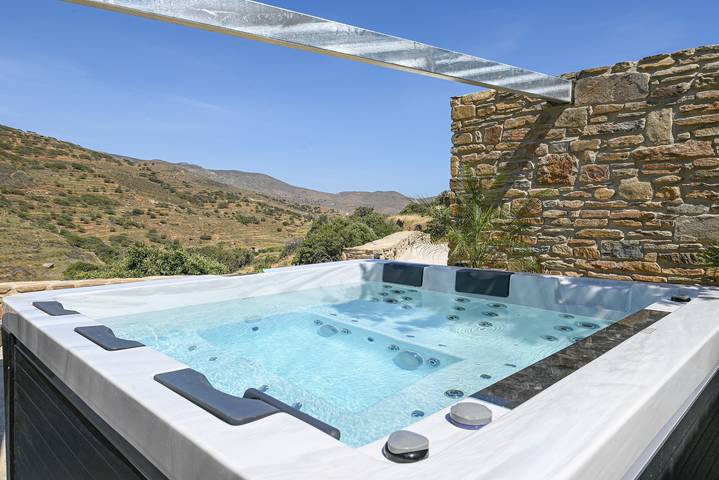 Holiday rental for 3 people, with Balcony and Hot tub as well as Garden in Tinos