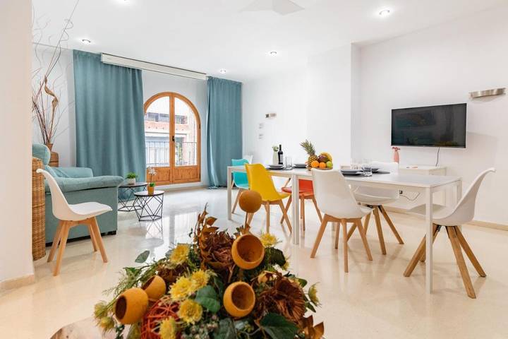 Apartamento para 20 personas, con Balcón además de Terraza y Vistas en Mislata