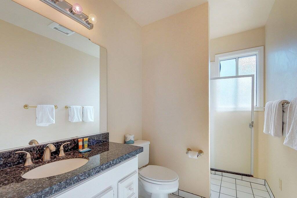 Charmantes, zweistöckiges Haus mit Terrasse, Grill und Meerblick! in Cayucos, San Luis Obispo County