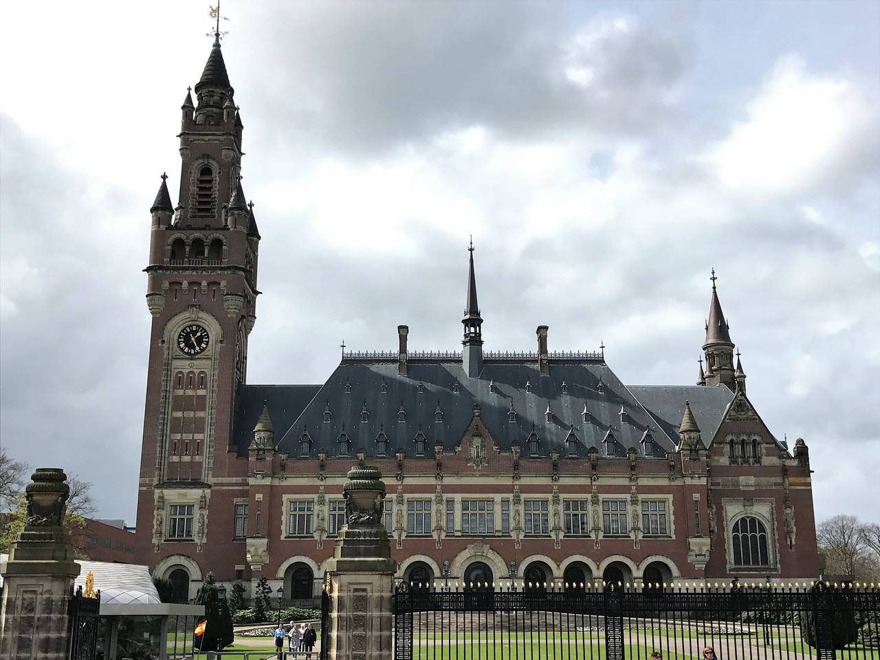 Terrace Apartment with Lush Garden in Voorburg, Stadsgewest Haaglanden