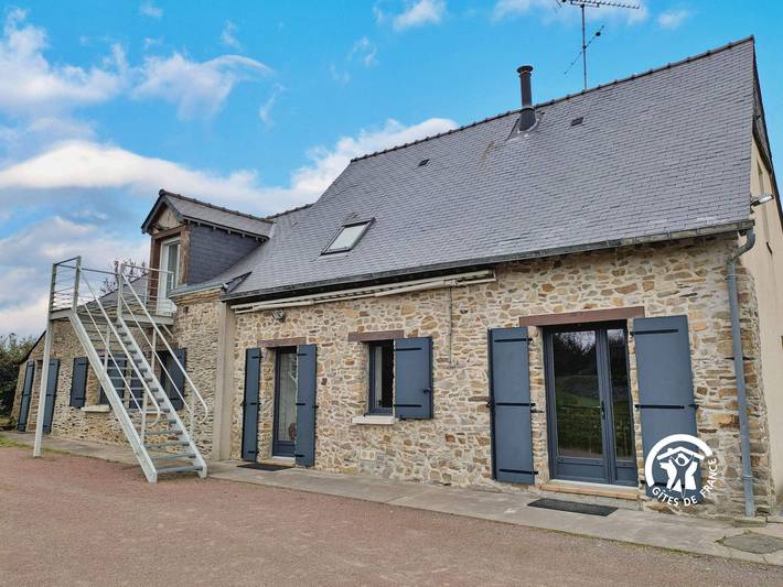 Gîte pour 14 personnes, avec Terrasse et Jardin dans Mayenne