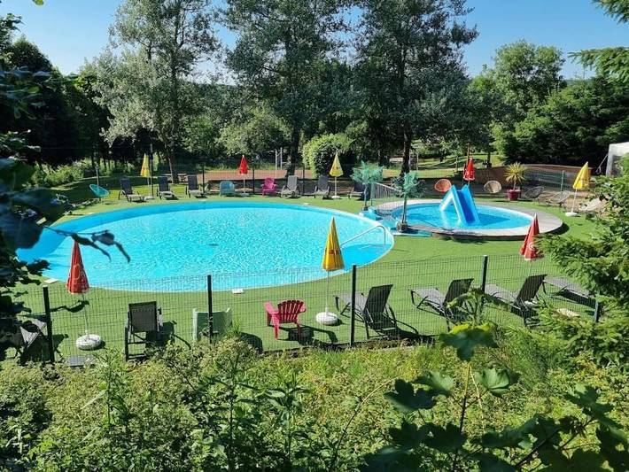 Camping voor 4 personen, met kinderzwembad en whirlpool in de Auvergne