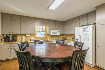 Log Cabin for 8 Guests in Helen, Chattahoochee National Forest, Picture 1