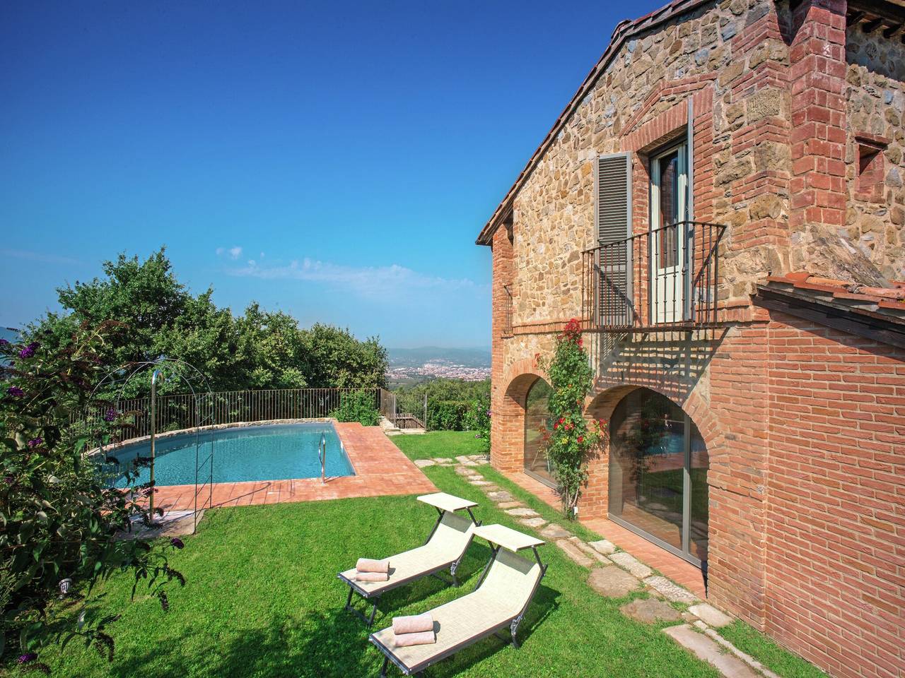Villa con piscina e fascino della regione vinicola in Arezzo, Provincia di Arezzo