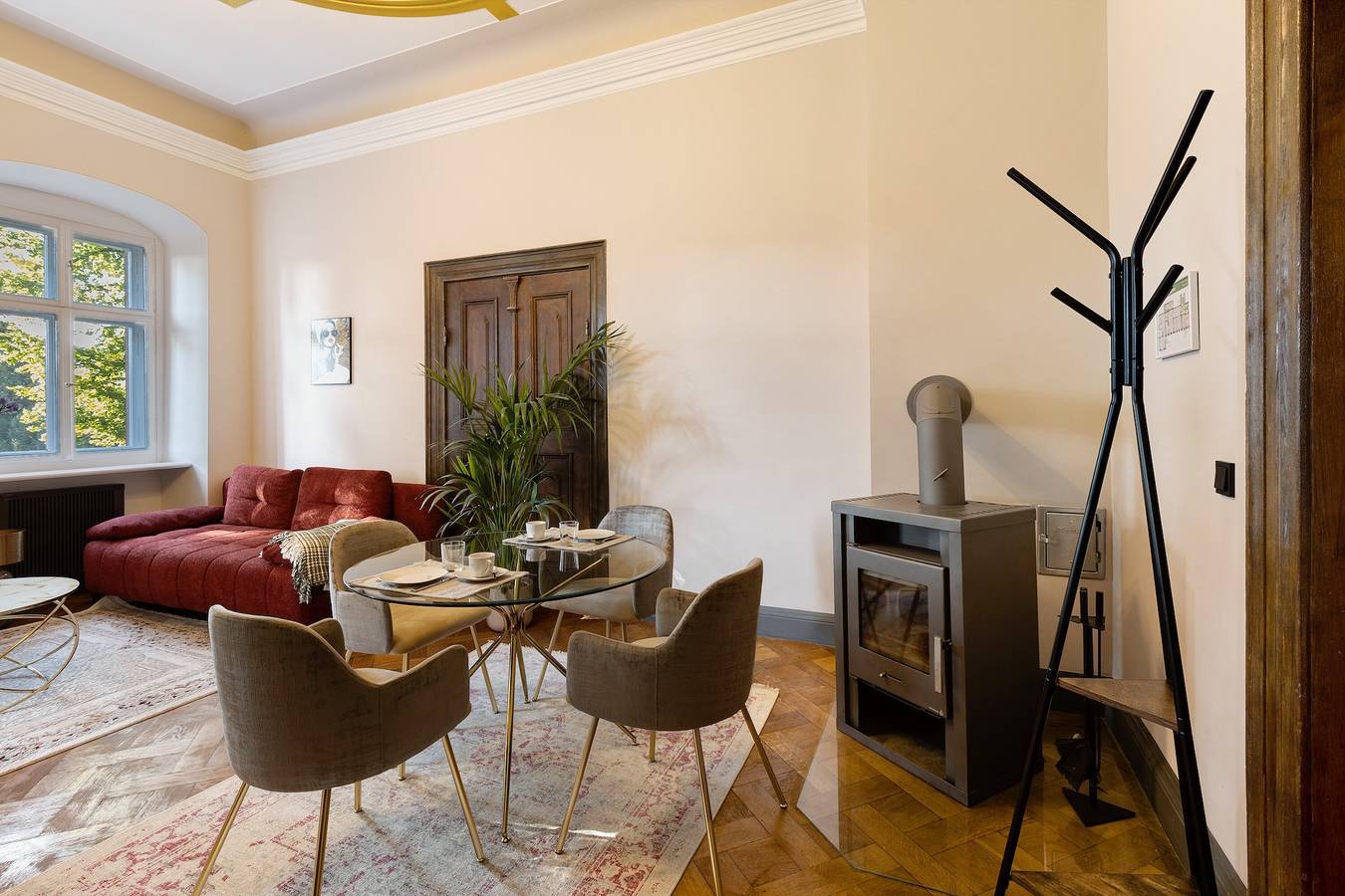 Ganze Wohnung, Ferienwohnung 'Suite' mit Gemeinschaftspool, gemeinsamer Terrasse und Wi-Fi in Querfurt, Saale-Unstrut