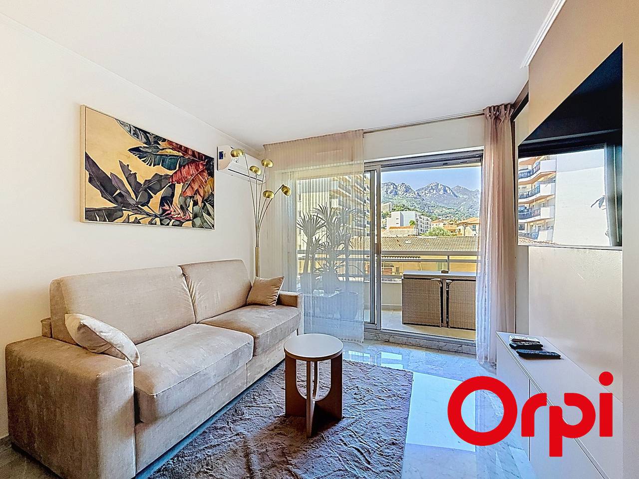 Appartement entier, Appartement Rénové avec Terrasse et Parking à Menton in Menton, Côte méditerranéenne (France)