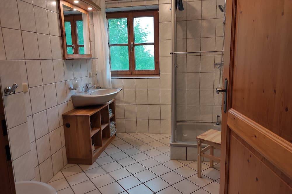 Ganze Wohnung, Ferienwohnung Samerberg  für 2-4 Personen 1. Stock, Balkon, eigener Eingang, Wohn/Schlafraum, 1 Schlafzimmer, Küche in Frasdorf, Bayerische Alpen