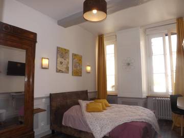 Chambre d’hôte pour 2 personnes, avec terrasse et vue à Fougères