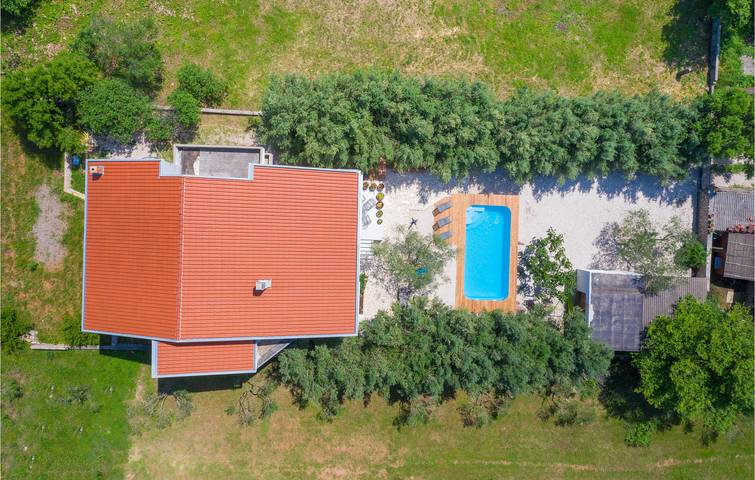 Gemütliche 2-Zimmer-Wohnung mit Pool, WLAN und 700 m zum Strand in Novigradsko More, Zadar