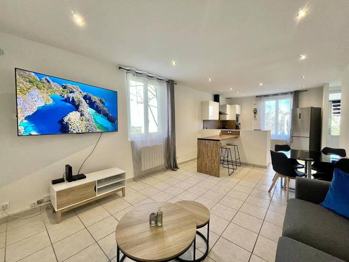 Location de vacances pour 6 personnes, avec terrasse à Pierre-Bénite