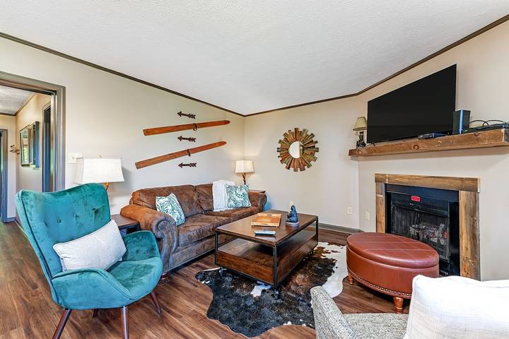 Vacation rental for 6 people, with pool and sauna as well as hot tub and balcony in Sugar Mountain