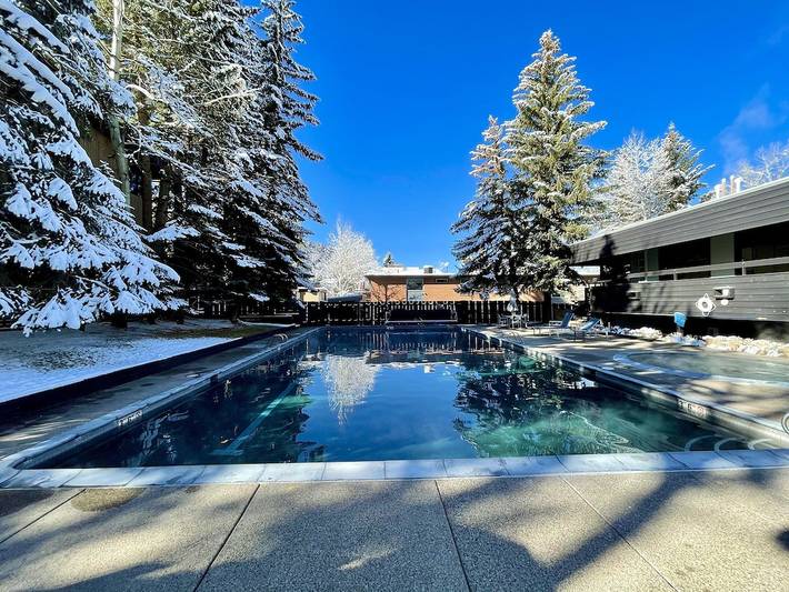 Vacation apartment for 6 people, with hot tub and sauna as well as pool and terrace in Aspen
