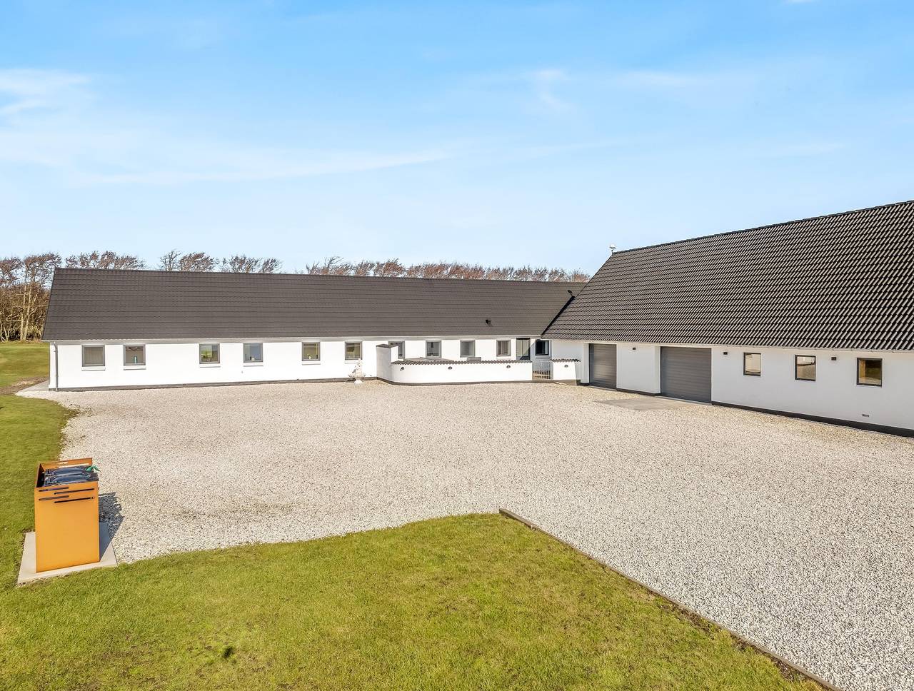 Luxury house with outdoor hot tub and activity room, and unique view of Thy National Park in Hanstholm, Thy Nationalpark
