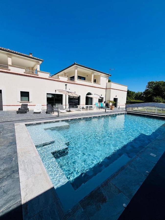 Apartamento de vacaciones para 4 personas, con sauna y jacuzzi además de jardín y piscina - 1