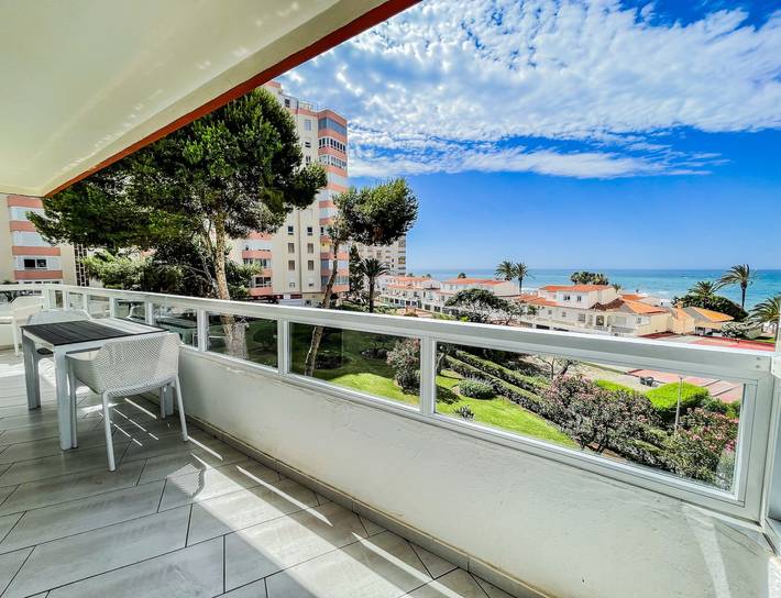 Ganze Wohnung, Apartment Front Americano nahe Strand mit Meerblick und Pool in Torrox Costa, Torrox