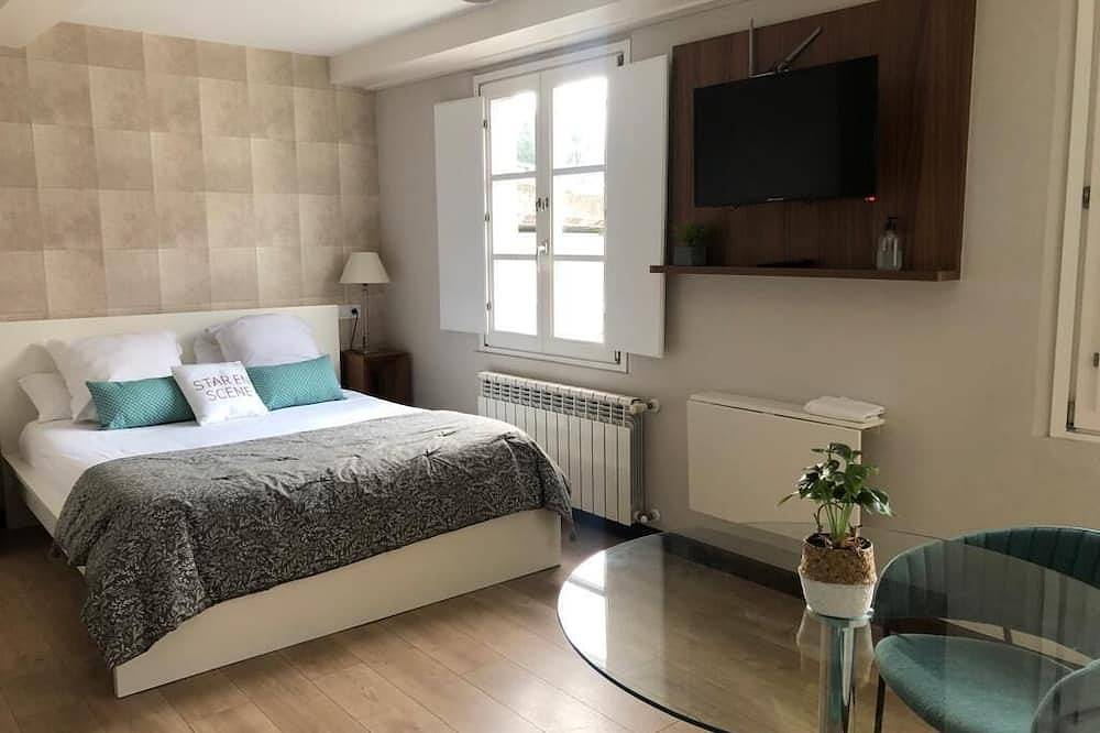 Entire apartment, Study at 3 min. walking to the cathedral - garden terrace wifi elevator - 2A in Santiago de Compostela, La Coruña Province