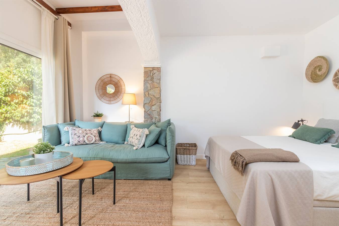 Apartamento entero, Apartamento en casa rural Baix Empordà cerca de la playa en medio del bosque. Gran jardín/barbacoa. in Caldas de Malavella, Costa Brava