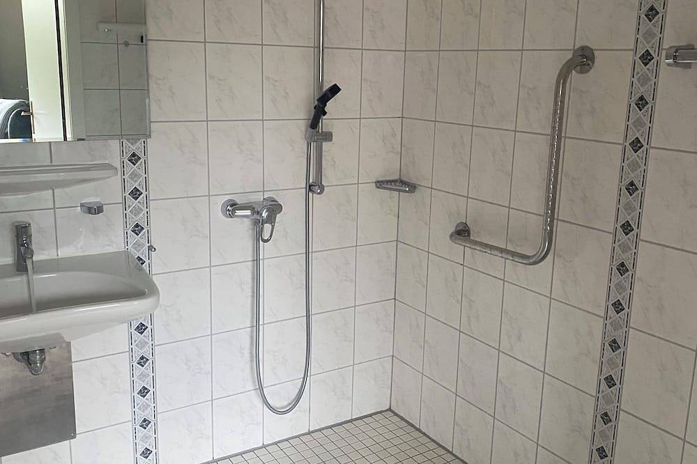 Ganze Wohnung, Schöne große Wohnung mit Garten und Terrasse/ eigener Eingang in Bad Oeynhausen, Wiehengebirge