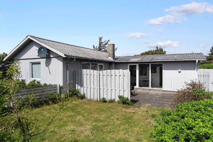 Ferienhaus für 5 Personen, mit Terrasse und Garten in Vorupør