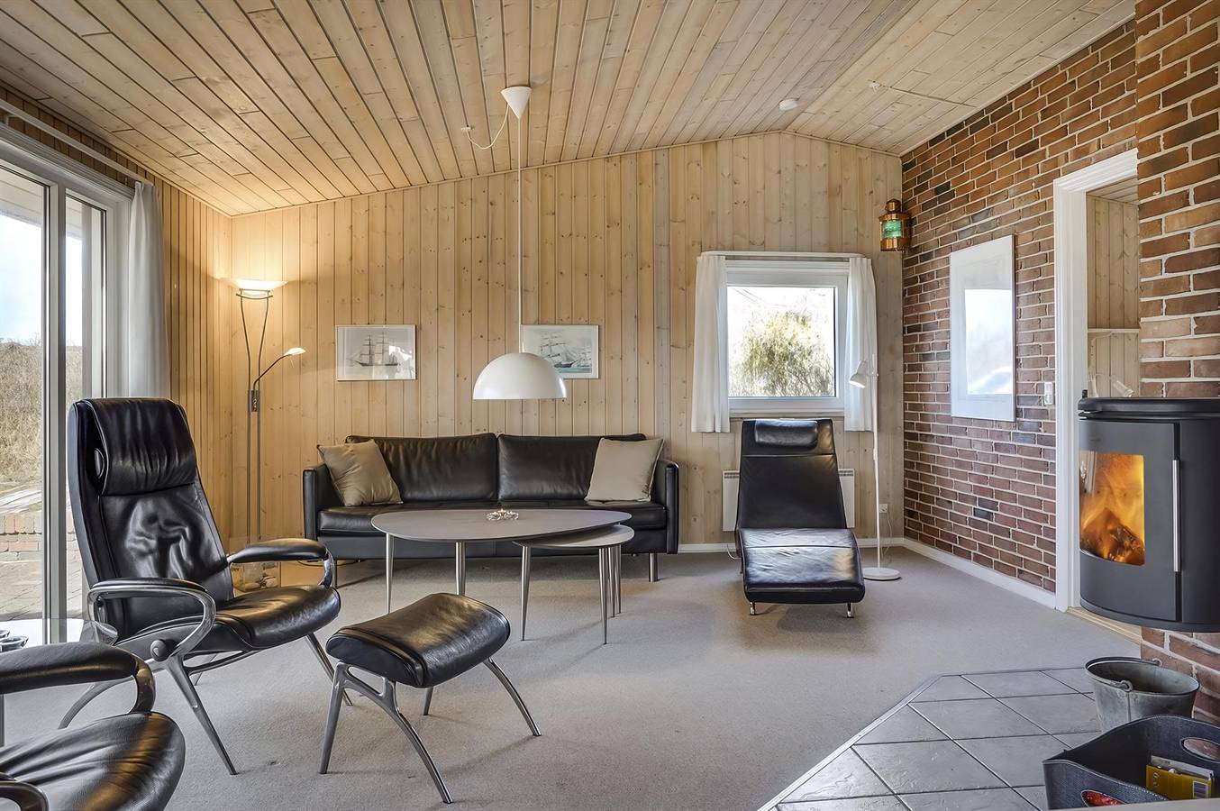 Stunning home in Hvide Sande w/ 4 Bedrooms, Sauna and Wifi in Skodbjerge, Hvide Sande