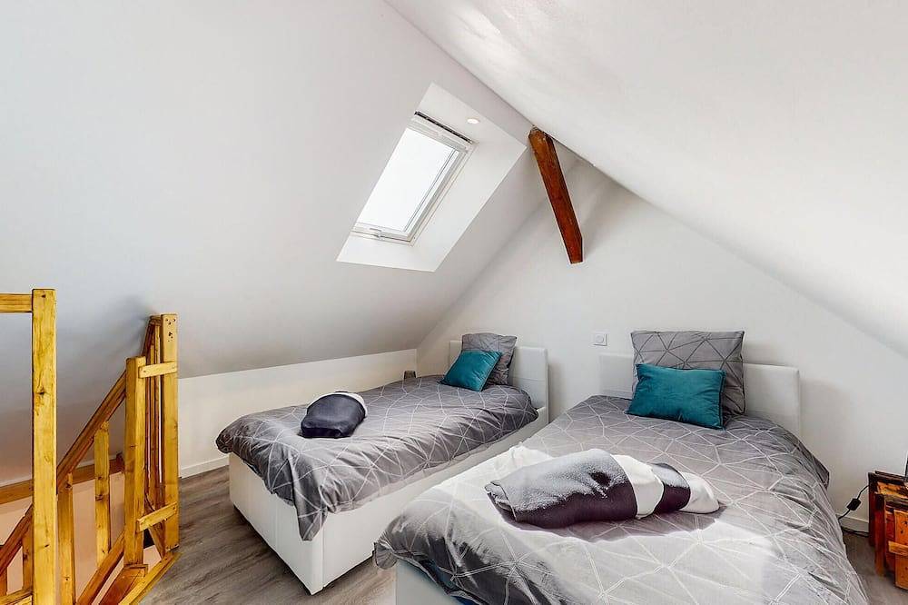 Cozy home in Neuilly le Vendin with Wifi in Neuilly-le-Vendin, Parc naturel régional Normandie-Maine