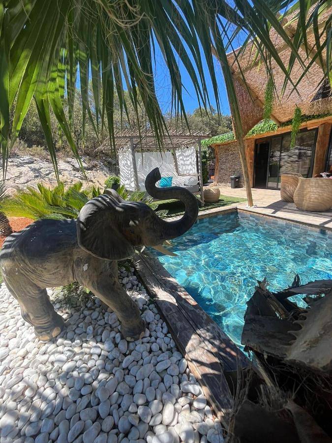 Location de vacances pour 6 personnes, avec jacuzzi ainsi que piscine et jardin à Lançon-Provence - 3