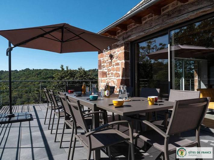 Location de vacances pour 10 personnes, avec terrasse, animaux acceptés à Sébrazac - 2