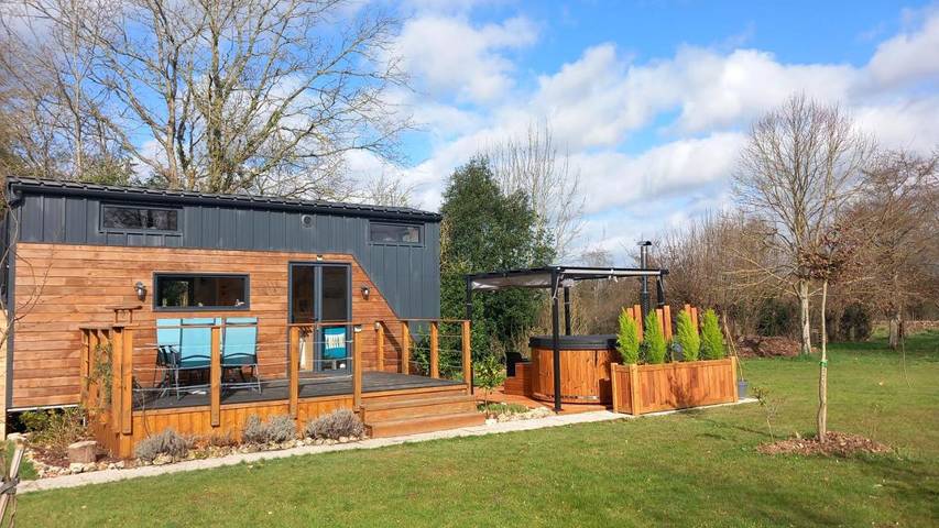 Location de vacances pour 2 personnes, avec Jacuzzi et Terrasse ainsi que Jardin et Vue à Saint-Christophe-sur-Condé