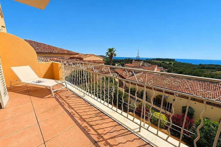 Gîte pour 4 personnes, avec Terrasse dans Golf De Fregate
