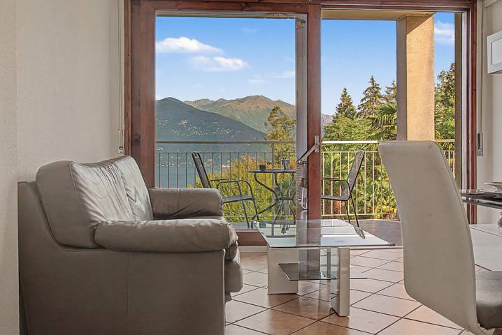 Entire apartment, "BlueVille21" Apartment with Lake View, Shared Pool, and Wi-Fi in Germignaga, Lago Maggiore (Lombardy)