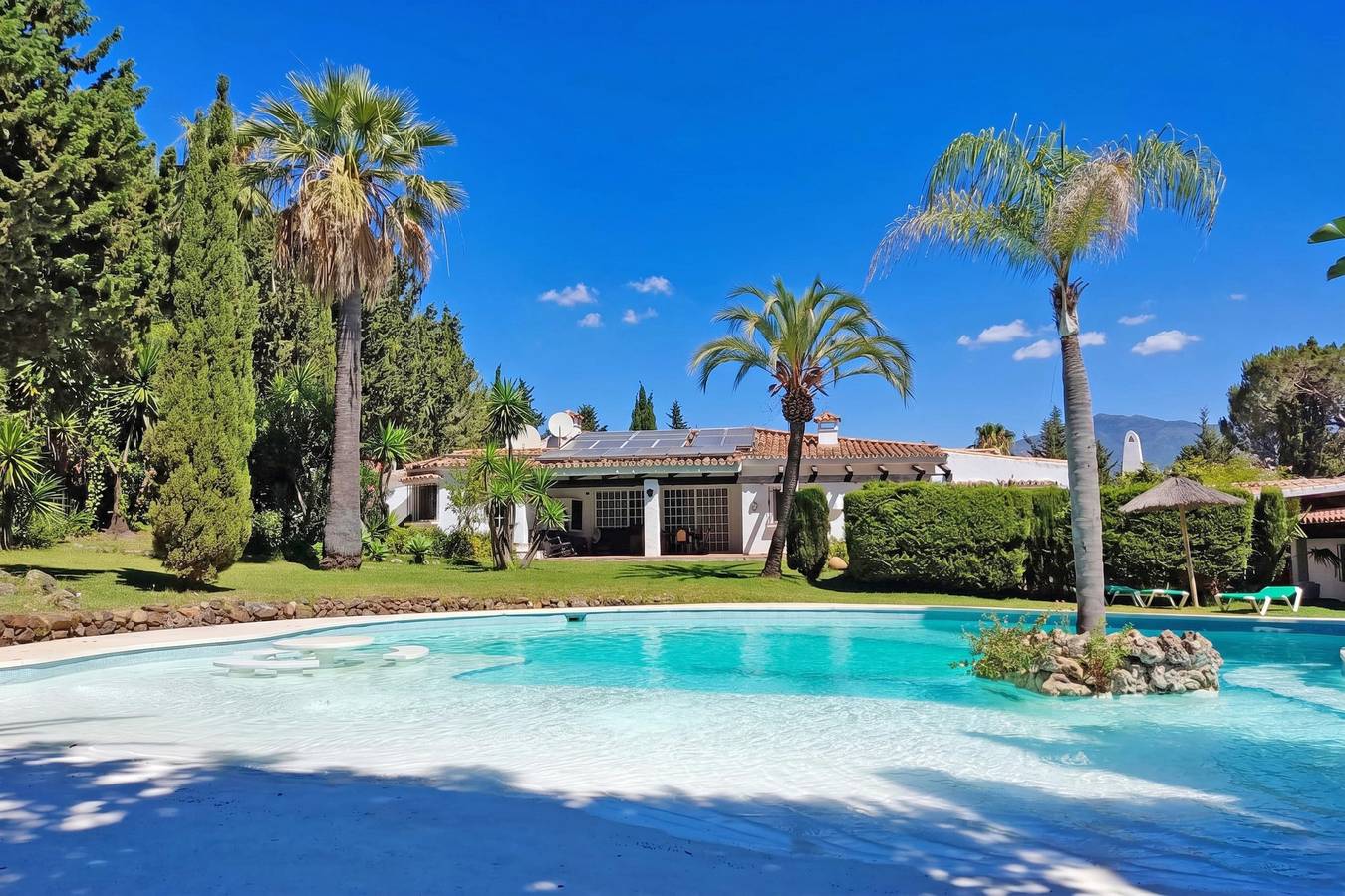 Villa for 11 People in Estepona, Costa del Sol