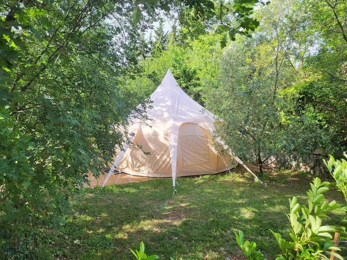 Zelt für 4 Personen, mit Pool und Terrasse sowie Ausblick und Garten, mit Haustier in Dalmatien