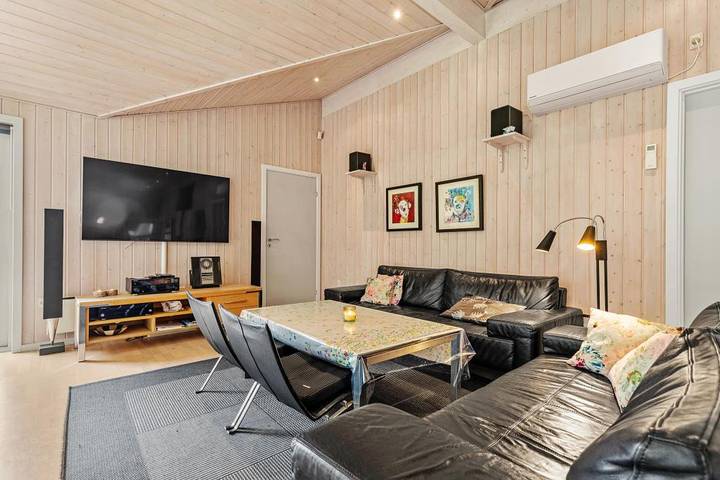 Beautiful holiday home for 8 people with games room in Blavand, Varde Region