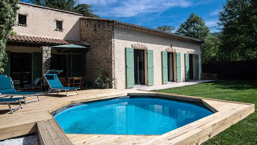 Appartement de vacances pour 7 personnes, avec piscine et jardin, animaux acceptés