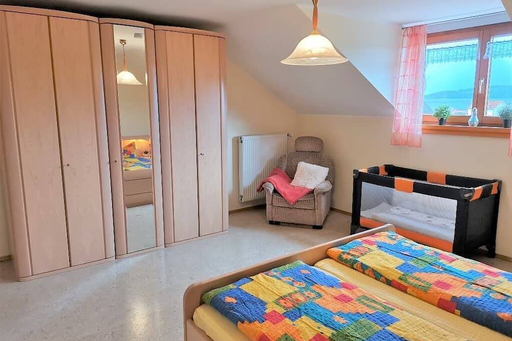 Ganze Wohnung, Ruhige Ferienwohnung (120 qm) mit sonnigem Balkon in Thanstein, Naturpark Oberpfälzer Wald
